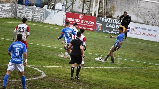 El CD Zafra ganó este domingo al Aceuchal por tres goles a cero