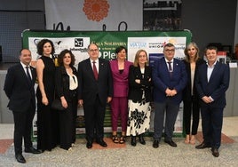 Organizadores del evento junto a los representantes de lPlena Inclusión y autoridades