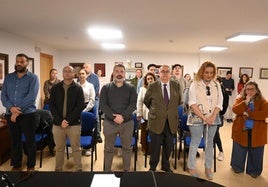 Representantes del las distintas asociaciones gitanas y del ayuntamiento durante el acto