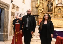 Los dos cantaores junto con el conferenciante