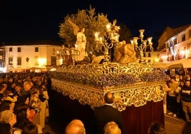 La procesión a su paso por la Plaza Grande