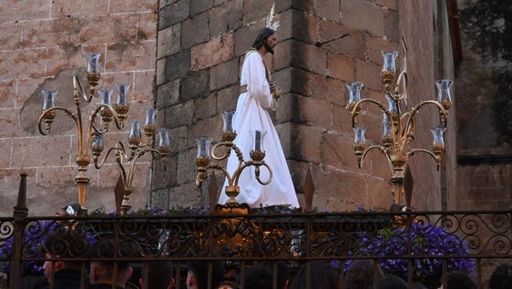 El Lunes Santo se vivió en la calle con el Cautivo y Rescatado y La Amargura