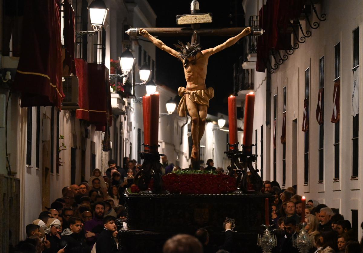 La imagen del Cristo Crucificado por las calles de la localidad