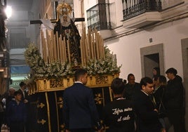La Soledad por las calles durante su Estación de Penitencia