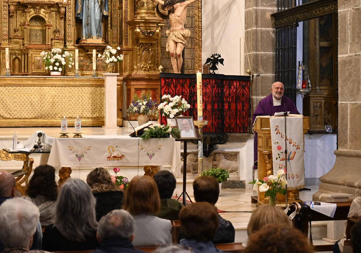 Misa funeral por el eterno descando del Papa Francisco