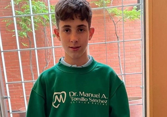 Gonzalo Hernández con su trofeo