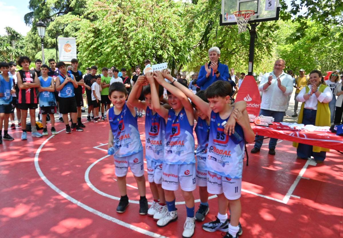 El baloncesto llenó el Parque de la Paz durante el Street Basket