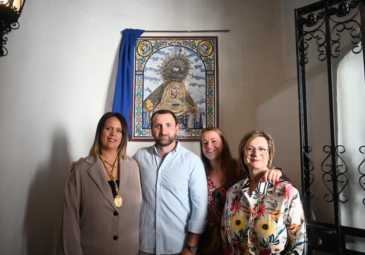 Presentación del nuevo azulejo de la Virgen de la Salud