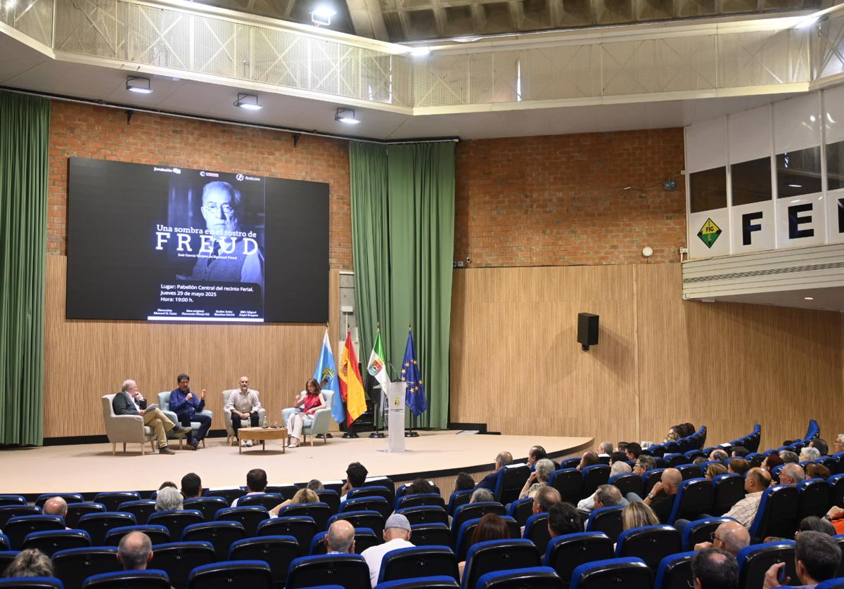 Los intervinientes en el coloquio
