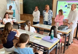 Visita de las autoridades al aulmando que realiz el programa