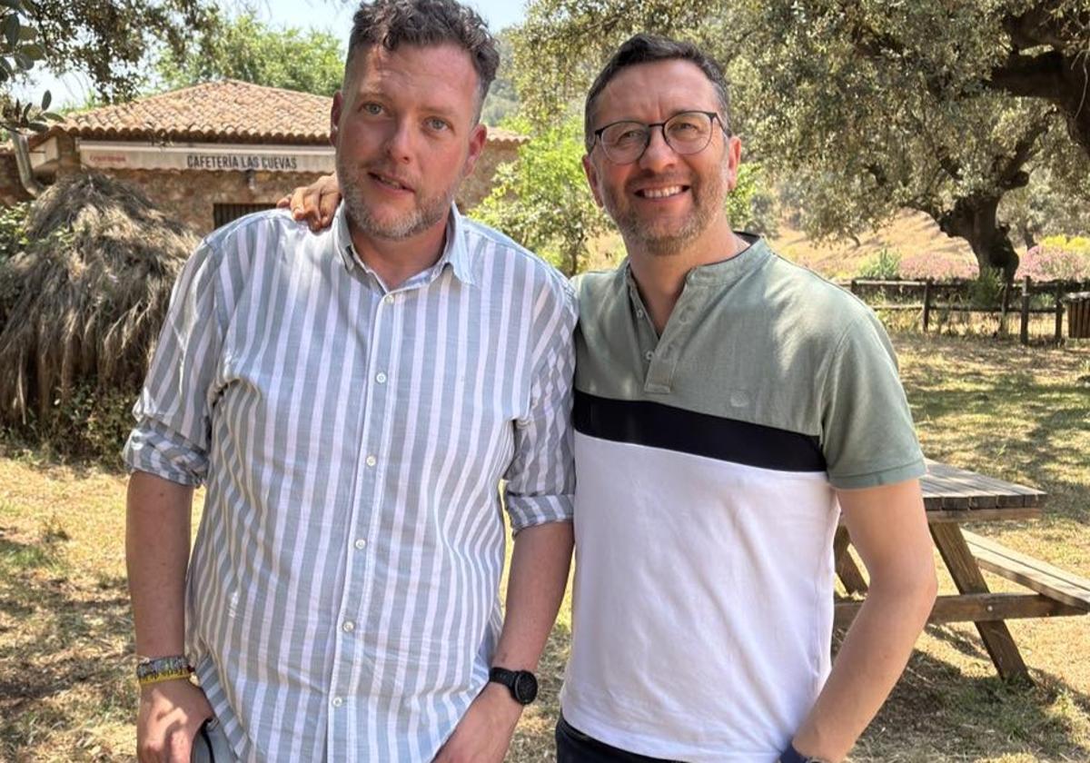 Juanfra González con el nuevo sacerdote que llegará a Zafra, José Rubio Domínguez
