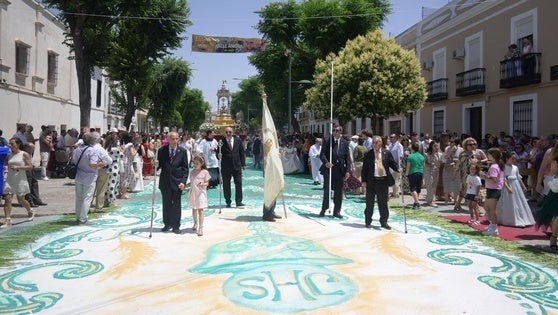 La procesión del Corpus Christi recorrió espléndida las calles a pesar del calor