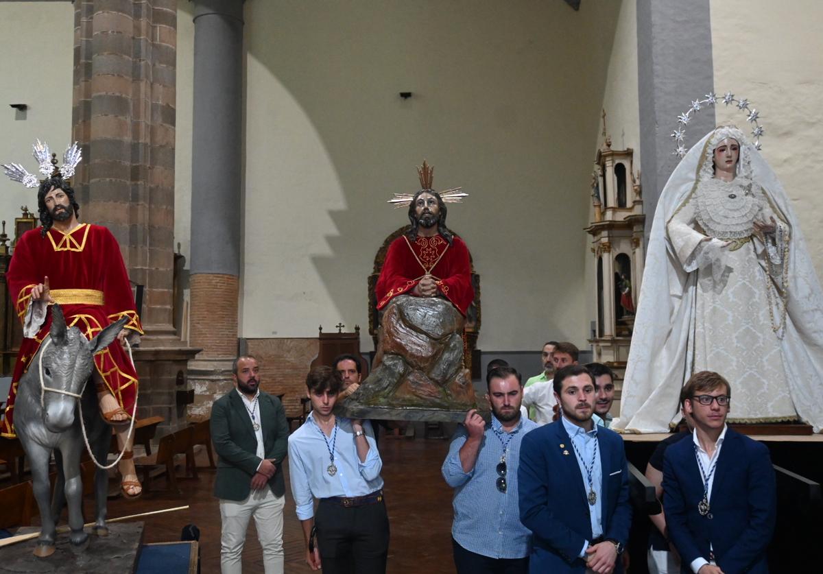Las imágenes a su llegada a la Iglesia del Rosario