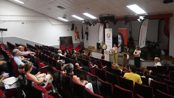 El jurado popular propone 'La península de las casas vacías', de David Uclés, para el XX Premio Dulce Chacón