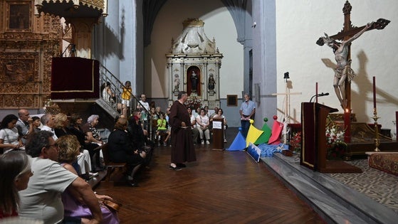 Unas 40 personas asistieron a la ruta teatralizada sobre el Cristo del Rosario