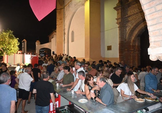 La fiesta se desarrolló junto al templo