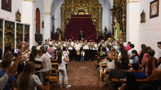 La Banda de Cornetas y Tambores Nazareno y Esperanza ofreció una actuación en honor a su titular