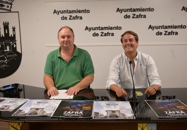 El concejal de Juventud juntos con el coordinador en la presentación