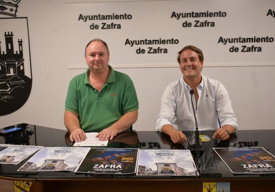 El concejal de Juventud juntos con el coordinador en la presentación