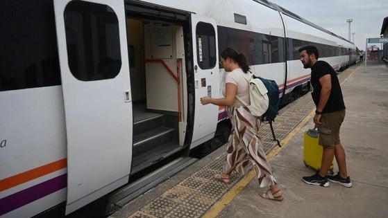 Zafra recupera la conexión por tren con Huelva tras dos años de cierre