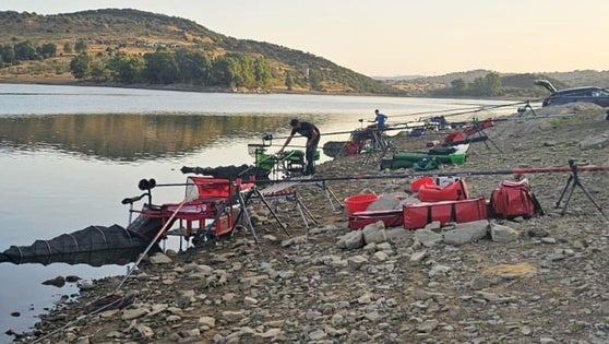Unos 50 pescadores se dieron cita en Valuengo por el Concurso de Pesca 'Ciudad de Zafra'