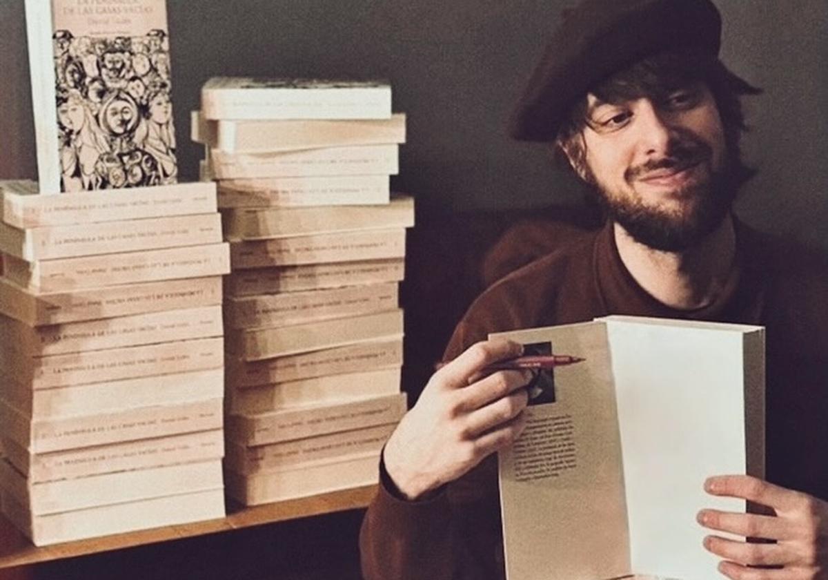 David Uclés con su novvela