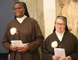 Las dos religiosas durante la celebración