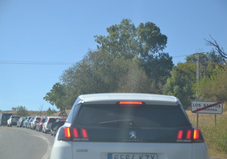 Grandes retenciones en la carretera entre Los Santos y Zafra para acceder feria