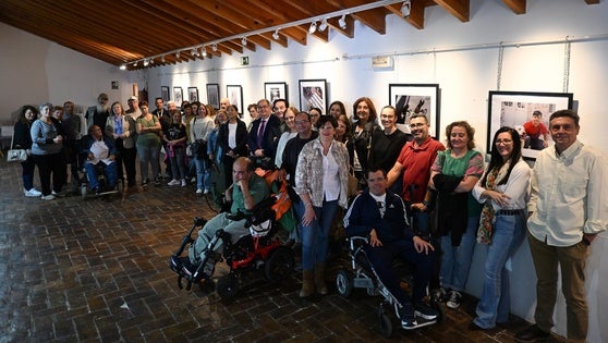 La exposición 'Sin Barreras' de Apamex y la Diputación ya puede verse en la Casa de la Cultura
