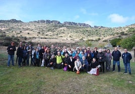 Los participantes en la ruta en plena naturaleza