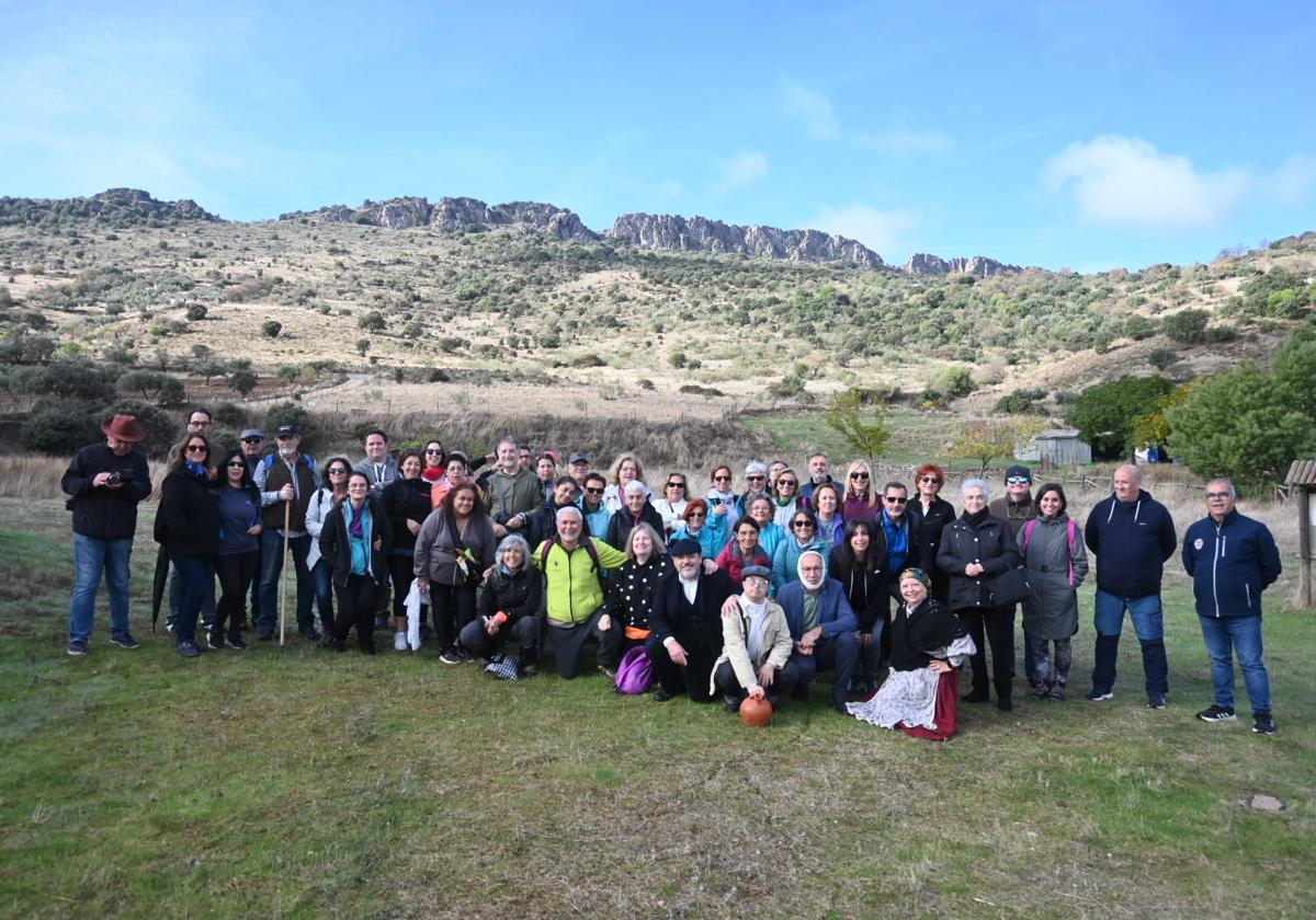 Los participantes en la ruta en plena naturaleza