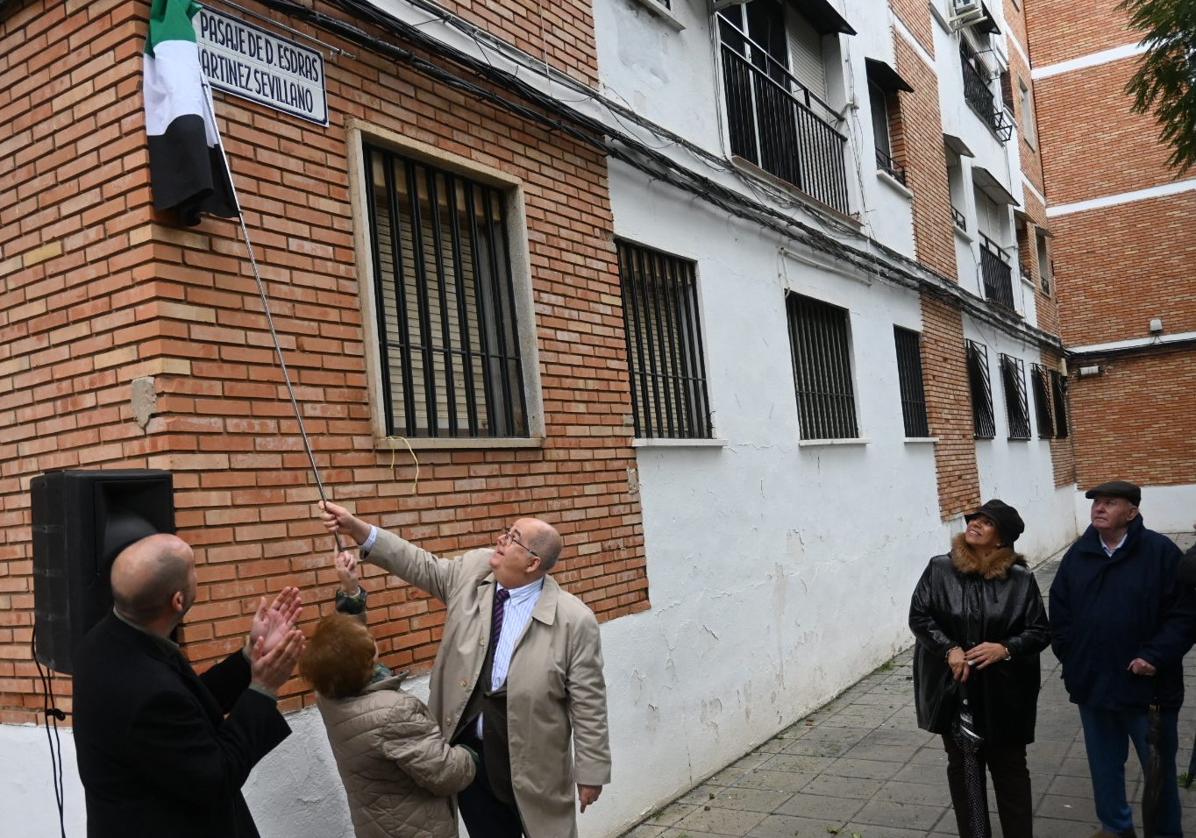 Momento del descubrimiento de la placa