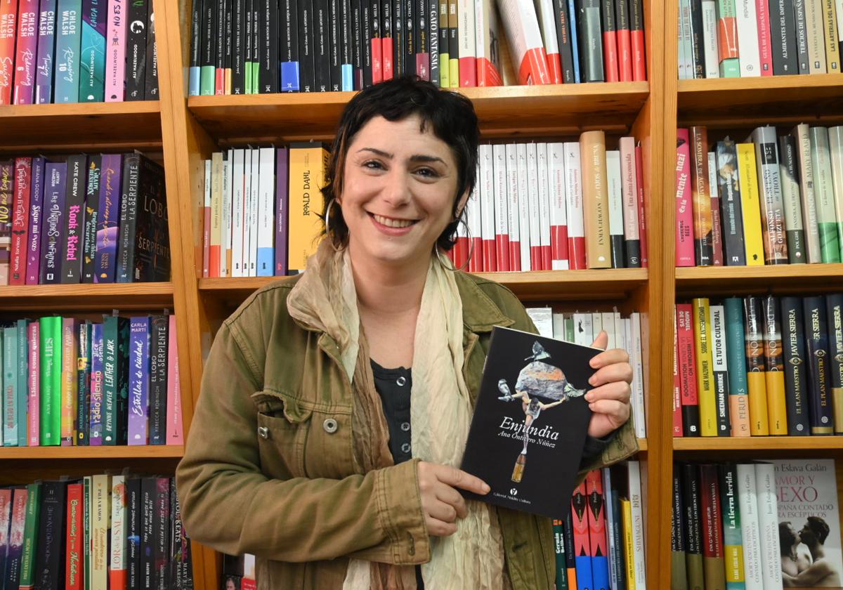 Ana Ontivero durante la presentación en Atenea