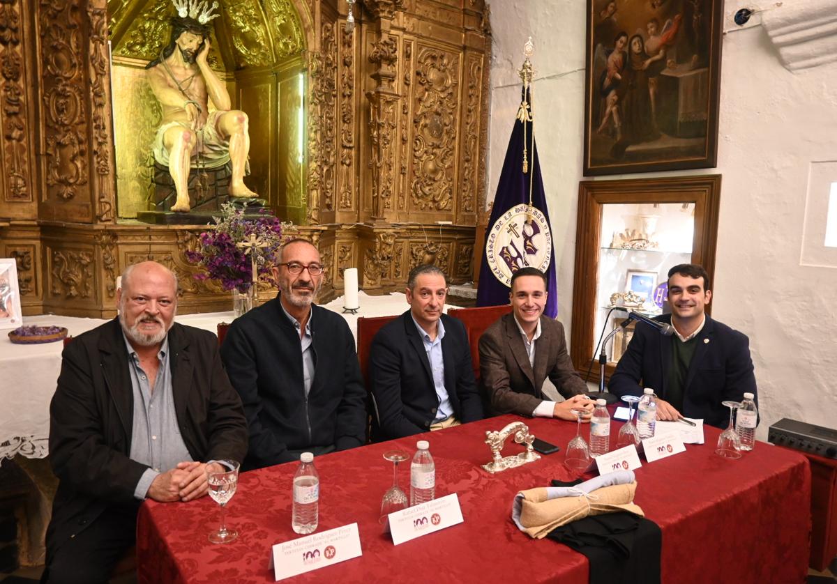 Participantes en la tertulia cofrade