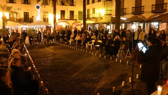Zafra Violeta celebró el 25-N con duelo y reivindicaciones en la Plaza Grande