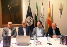 Mesa presidencial del evento