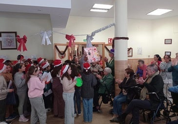 Cartas y villancicos con mucho cariño para los mayores de la residencia