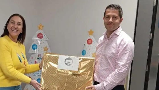 El 'Árbol de los Sueños' de Fundación La Caixa vuelve a hacer realidad los deseos de los niños de Zafra Solidaria