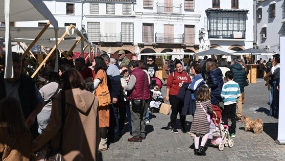 El 'Mercado de Productos Locales' abrió sus puertas en la Plaza Grande