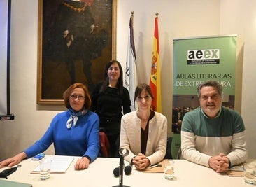 Eva Libertad junto a los organizadores del evento