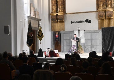 El pregonero durante su intervención en Santa Marina