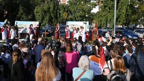 Unos 145 niños, niñas y catequistas representaron un Vía Crucis Viviente