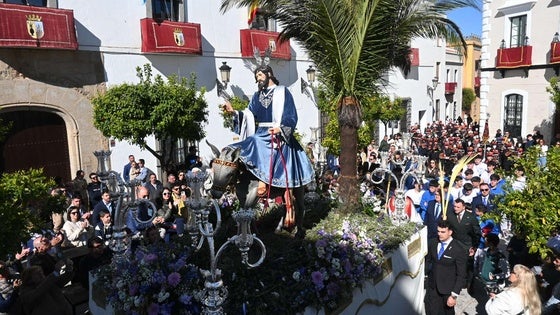 Espléndido Domingo de Ramos con la procesión de La Borriquita