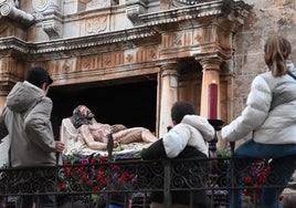 Imagen del Cristo Yacente en su salida en 2025