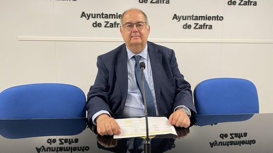 El alcalde durante la rueda de prensa en la que informó de las inversiones previstas a cargo a este plan