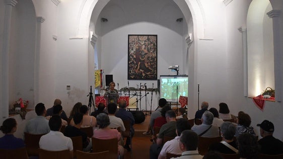 Julia Flores y Manuel Laespada ganan los Juegos Florales de la Poesía 'Dulce Chacón' Primavera 2026