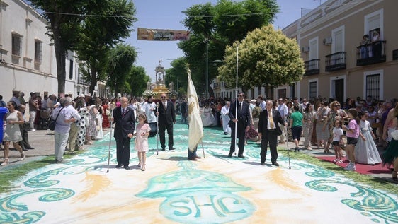 El alfombrado elaborado por la asociación se hará en la calle Sevilla