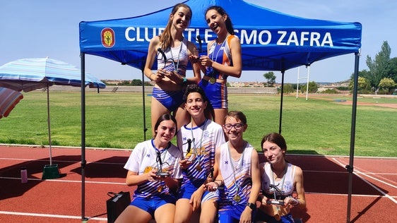 Entrega de medallas durante la clausura