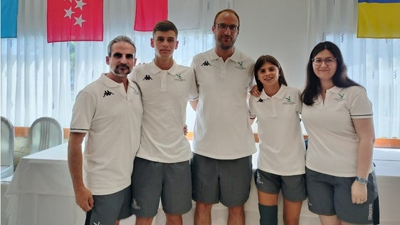 Los dos jugadores seleccionados con sus monitores