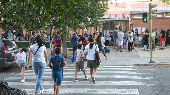 Entrada del alumnado en uno de los colegios de la ciudad